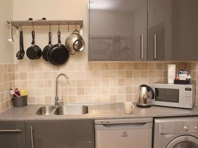 Standard Studio, Ensuite