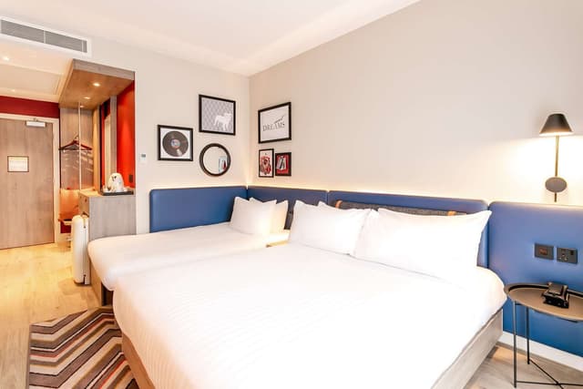 QUEEN ROOM WITH SOFA BED
