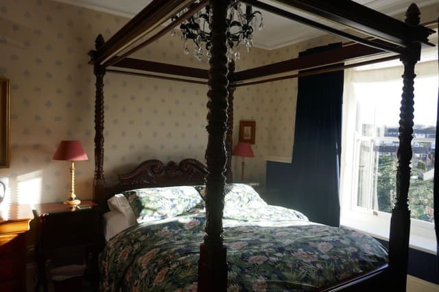 Premium Double Room, Ensuite (Wisteria )