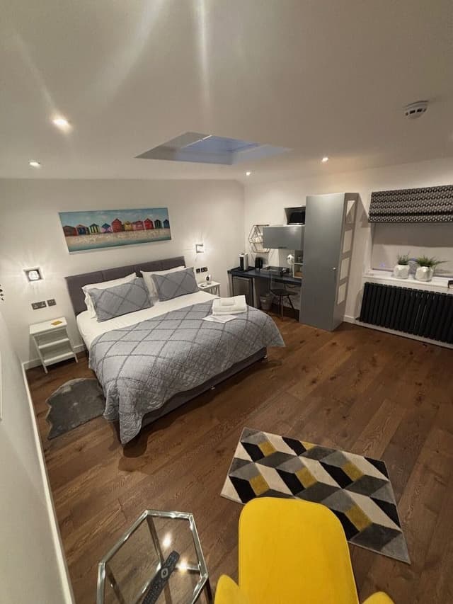 Hexagon Room