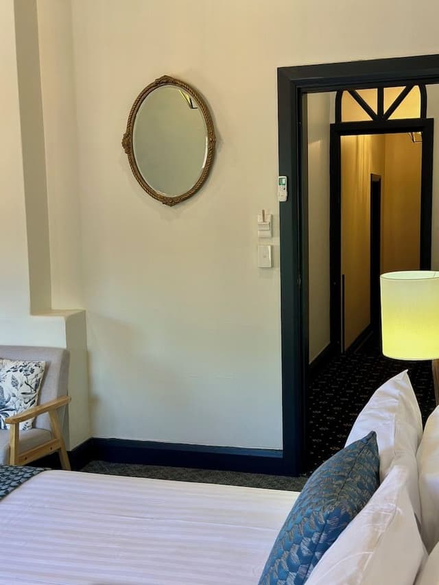 Deluxe Studio, 1 King Bed, Ensuite