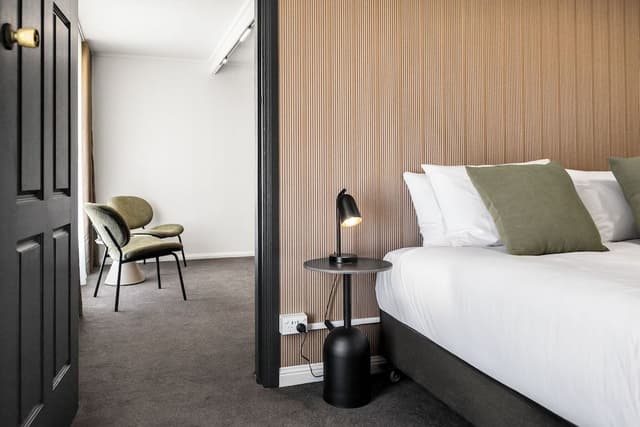 King Family Suite + Sofa