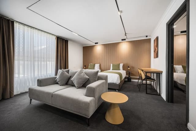Queen Family Suite