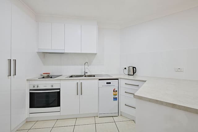 Basic Apartment, 2 Bedrooms, Poolside