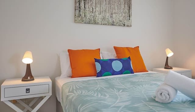 Basic Apartment, 2 Bedrooms, Poolside