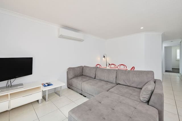 Basic Apartment, 2 Bedrooms, Poolside