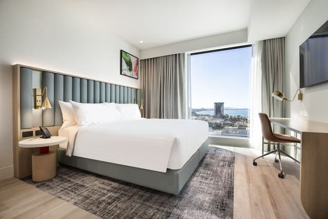 Suite, 1 King Bed, Balcony (Dining, Kitchenette)