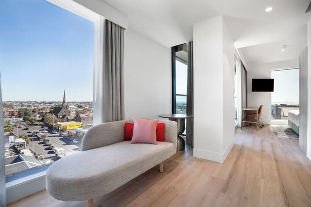 Suite, 1 King Bed, Balcony (Dining, Kitchenette)