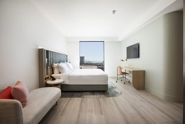 Suite, 1 King Bed, Balcony (Dining, Kitchenette)