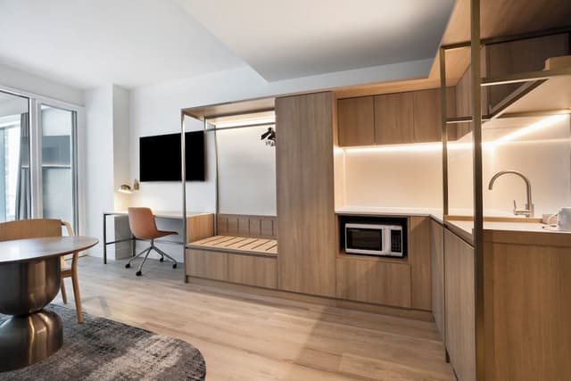 Suite, 1 King Bed, Kitchenette, Bay View (Dining)