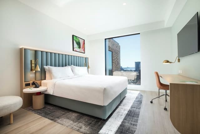 Suite, 1 King Bed, Balcony (Dining, Kitchenette)