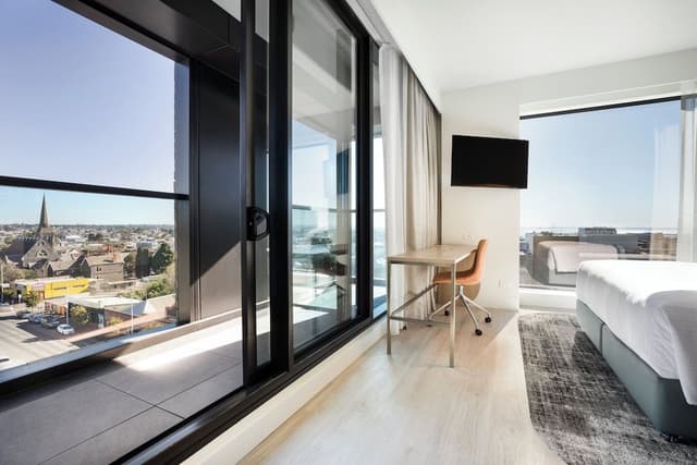 Suite, 1 King Bed, Balcony (Dining, Kitchenette)