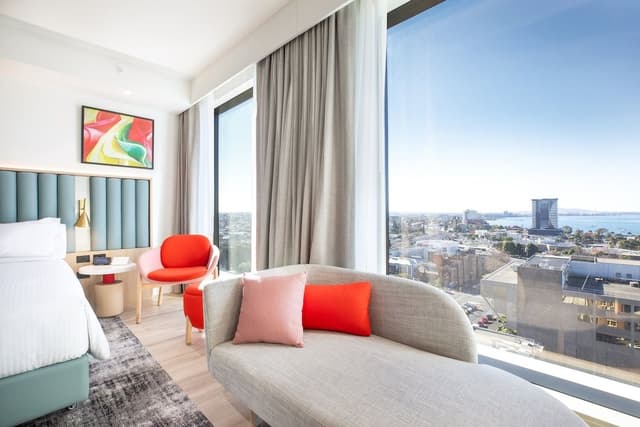 Suite, 1 King Bed, Balcony (Dining, Kitchenette)