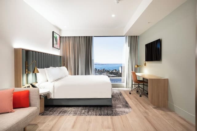 Suite, 1 King Bed, Kitchenette, Bay View (Dining)
