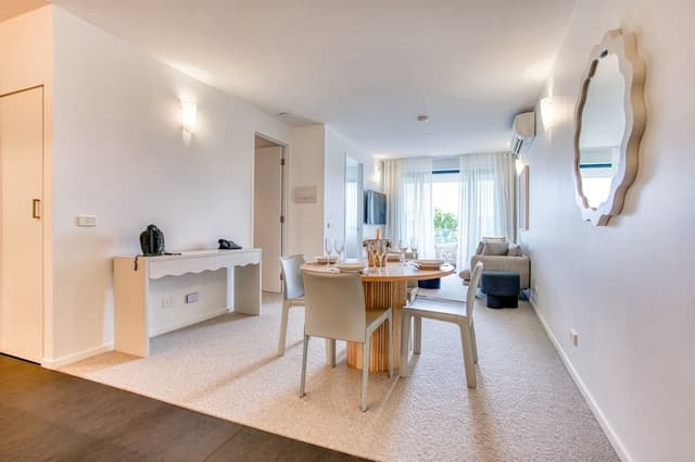 2 Bedroom Apartment - Bay & Park Views
