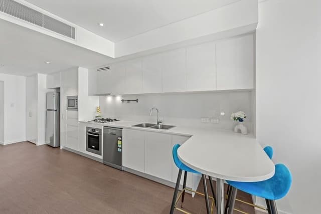 Two Bedroom One Bathroom Compact City View Apartment