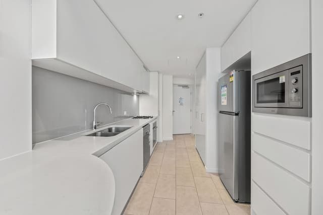 Two Bedroom One Bathroom Compact City View Apartment
