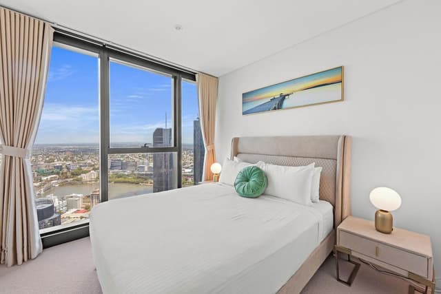 Three Bedroom Two Bathroom Sky High River View Deluxe Apartment