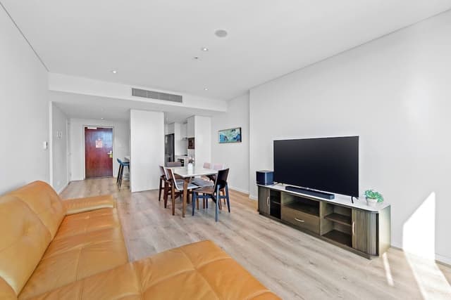 Three Bedroom Two Bathroom Sky High River View Deluxe Apartment