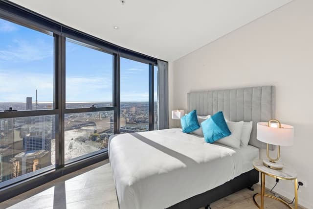 Three Bedroom Two Bathroom Sky High River View Deluxe Apartment