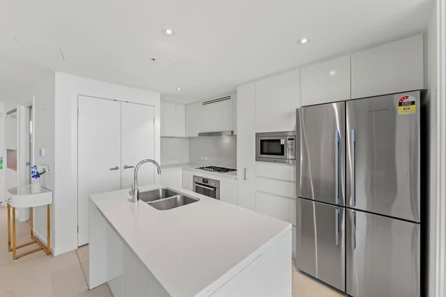 Three Bedroom Two Bathroom Sky High River View Deluxe Apartment