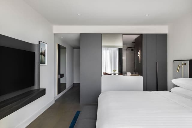 Deluxe Room, 1 King Bed