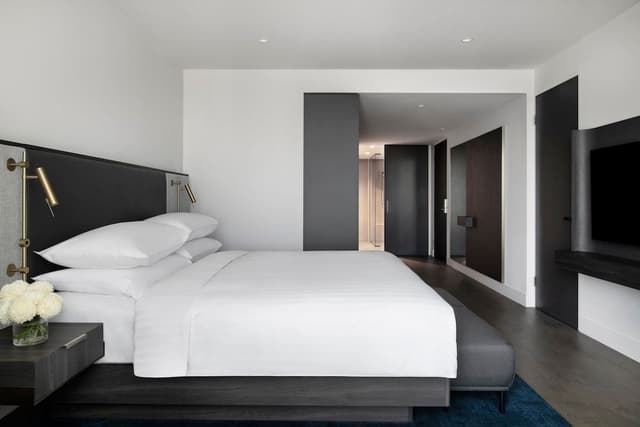 Club Room, 1 King Bed