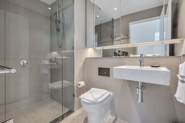 Platinum Sub-Penthouse 3 bed, 2 bath, panoramic views