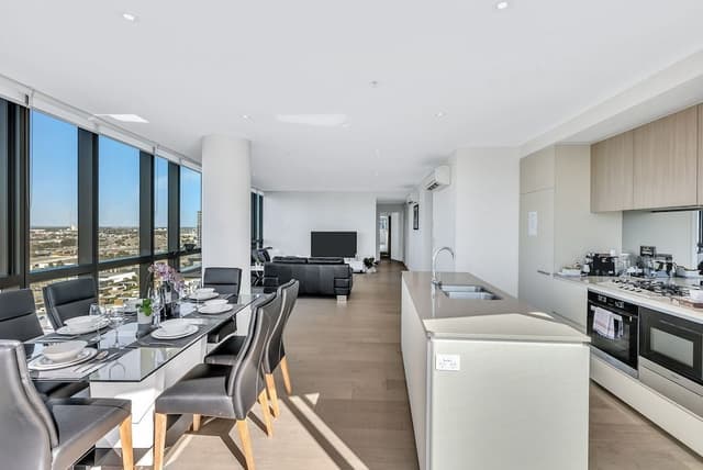 Platinum Sub-Penthouse 3 bed, 2 bath, panoramic views