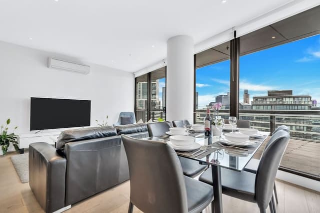 Platinum Sub-Penthouse 3 bed, 2 bath, panoramic views