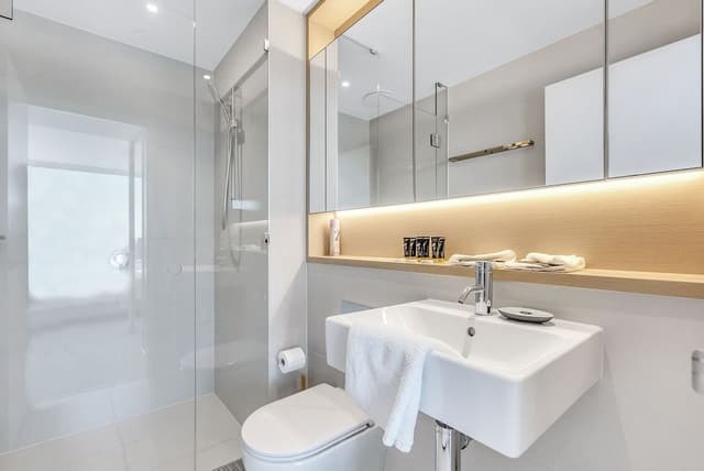 Platinum Sub-Penthouse 3 bed, 2 bath, panoramic views