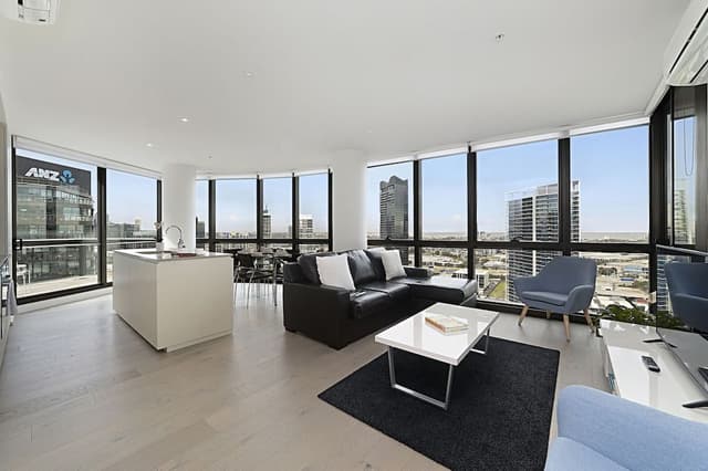 Premium 3 bed 2 bath Family apartment with water and city views