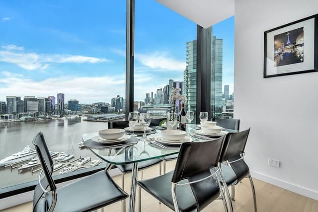 Executive 2 bed, 2 bath apartment with city and harbour views