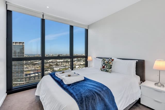 Platinum Sub-Penthouse 3 bed, 2 bath, panoramic views