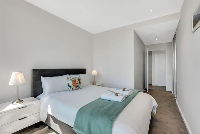 Premium 2 bed, 2 bath apartment with bay views