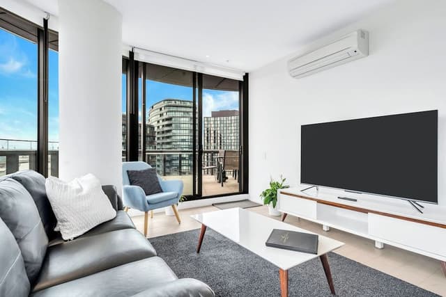 Premium 3 bed 2 bath Family apartment with water and city views