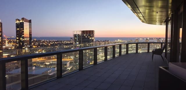Platinum Sub-Penthouse 3 bed, 2 bath, panoramic views