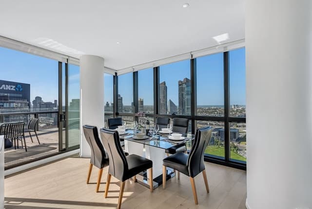 Platinum Sub-Penthouse 3 bed, 2 bath, panoramic views