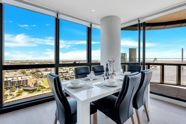 Premium 2 bed, 2 bath apartment with bay views