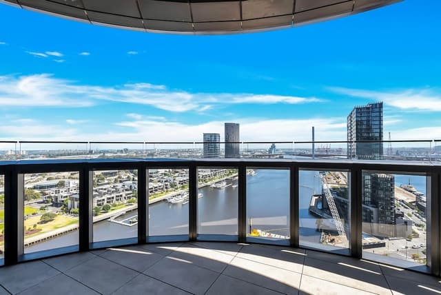 Premium 2 bed, 2 bath apartment with bay views
