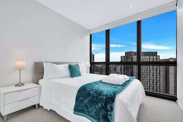 Platinum Sub-Penthouse 3 bed, 2 bath, panoramic views