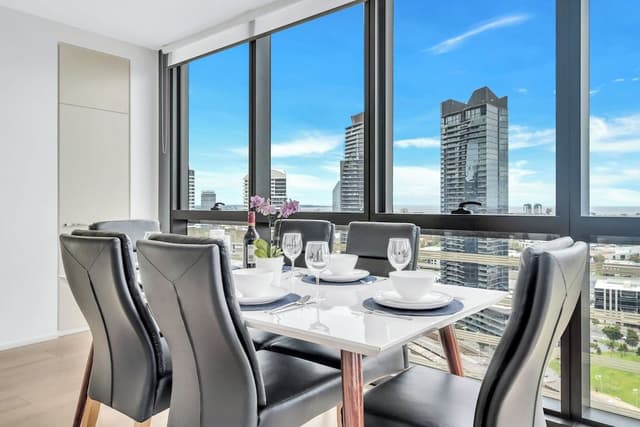 Premium 3 bed 2 bath Family apartment with water and city views