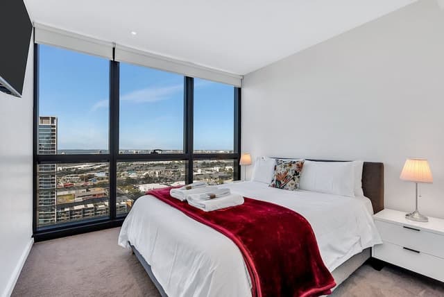 Platinum Sub-Penthouse 3 bed, 2 bath, panoramic views