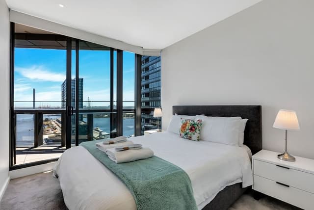 Premium 2 bed, 2 bath apartment with bay views
