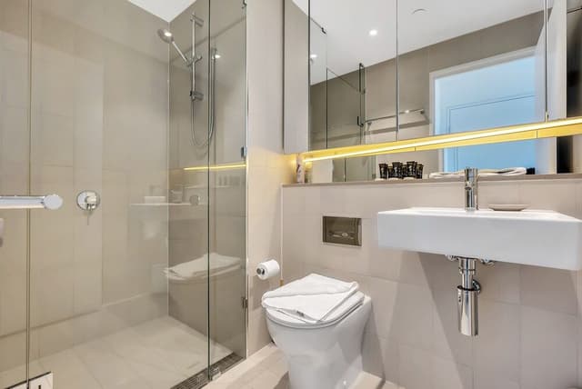 Premium 2 bed, 2 bath apartment with bay views