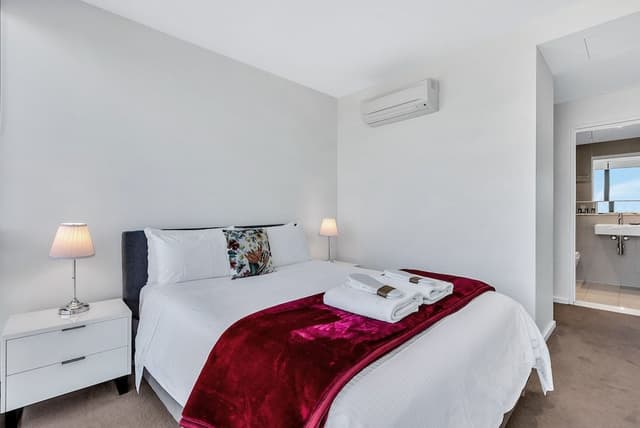 Platinum Sub-Penthouse 3 bed, 2 bath, panoramic views