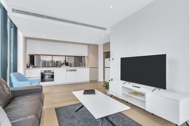 Executive 2 bed, 2 bath apartment with city and harbour views