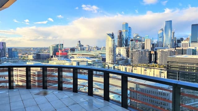 Executive 3 bed, 2 bath apartment with city and harbour views