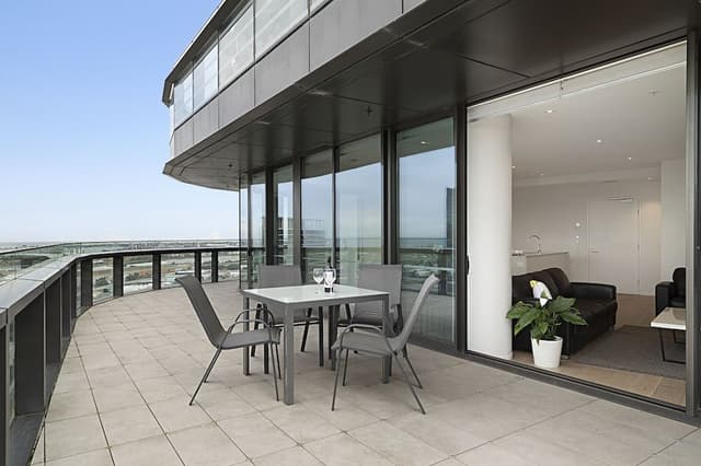 Platinum Sub-Penthouse 3 bed, 2 bath, panoramic views