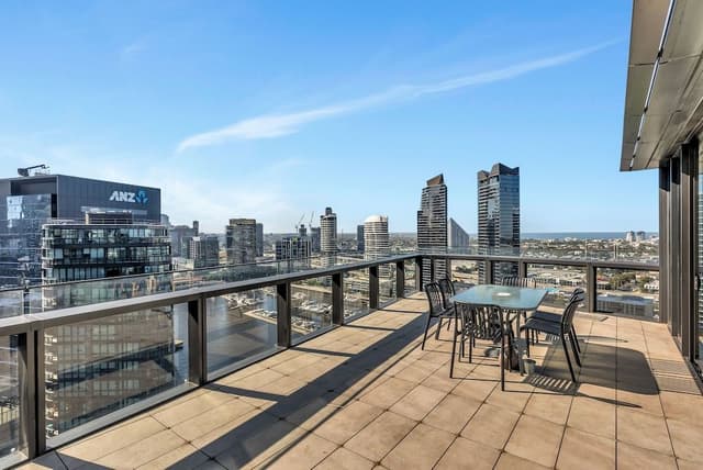 Platinum Sub-Penthouse 3 bed, 2 bath, panoramic views